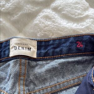 Mid-rise skinny jeans